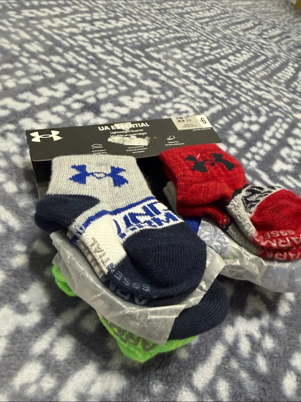 Under Armour Kids Quarter Socks in Red, Navy, Gray & Blue